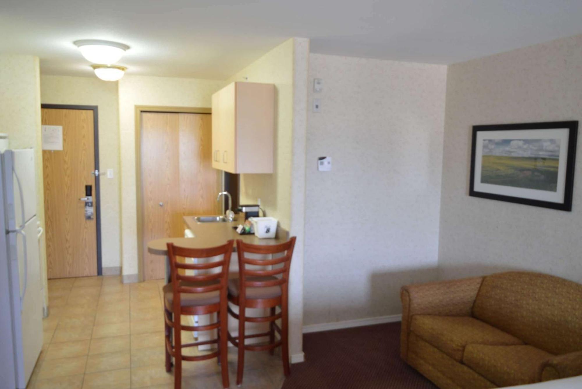 Hotel Super 8 By Wyndham Grande Prairie Exterior foto