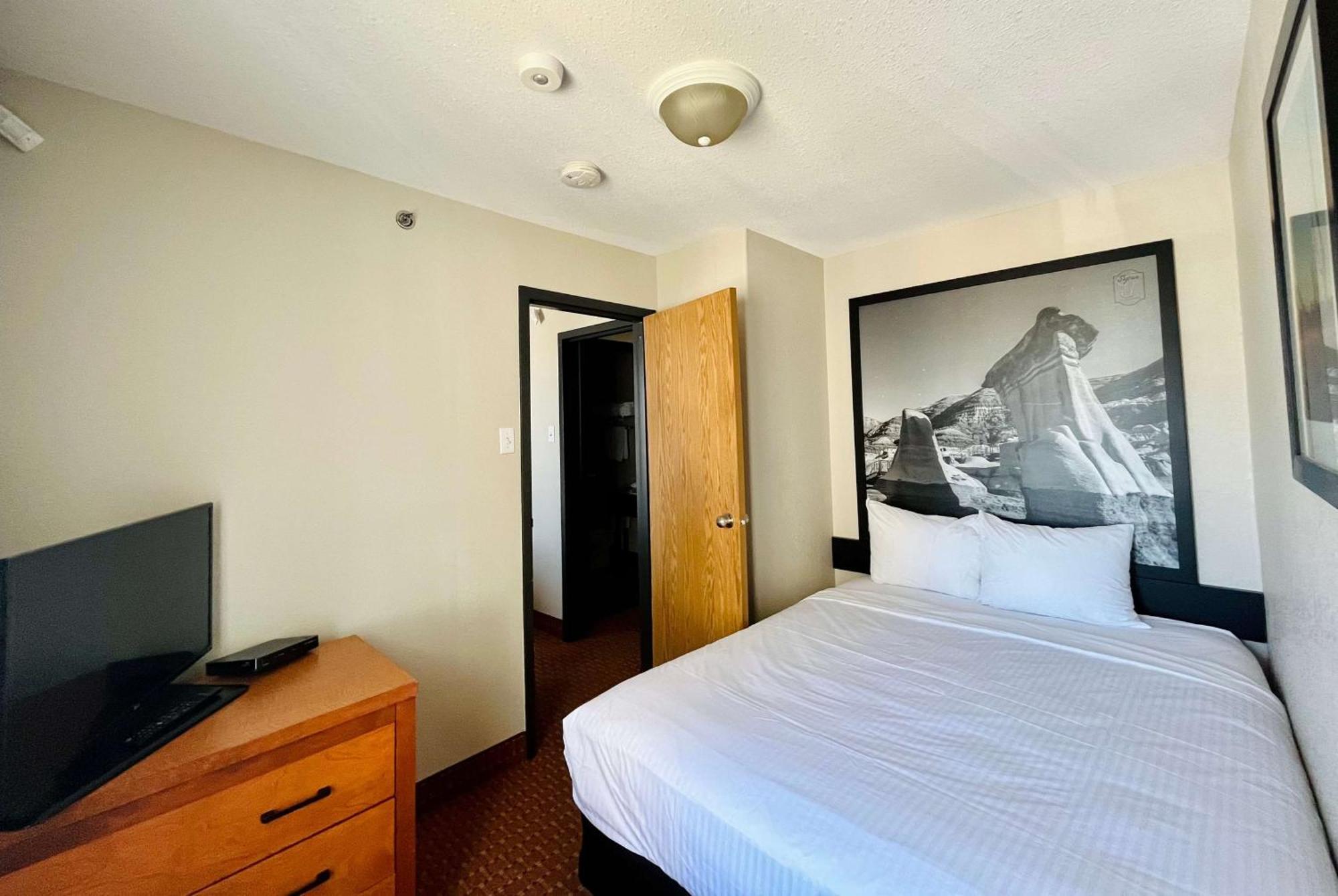 Hotel Super 8 By Wyndham Grande Prairie Exterior foto