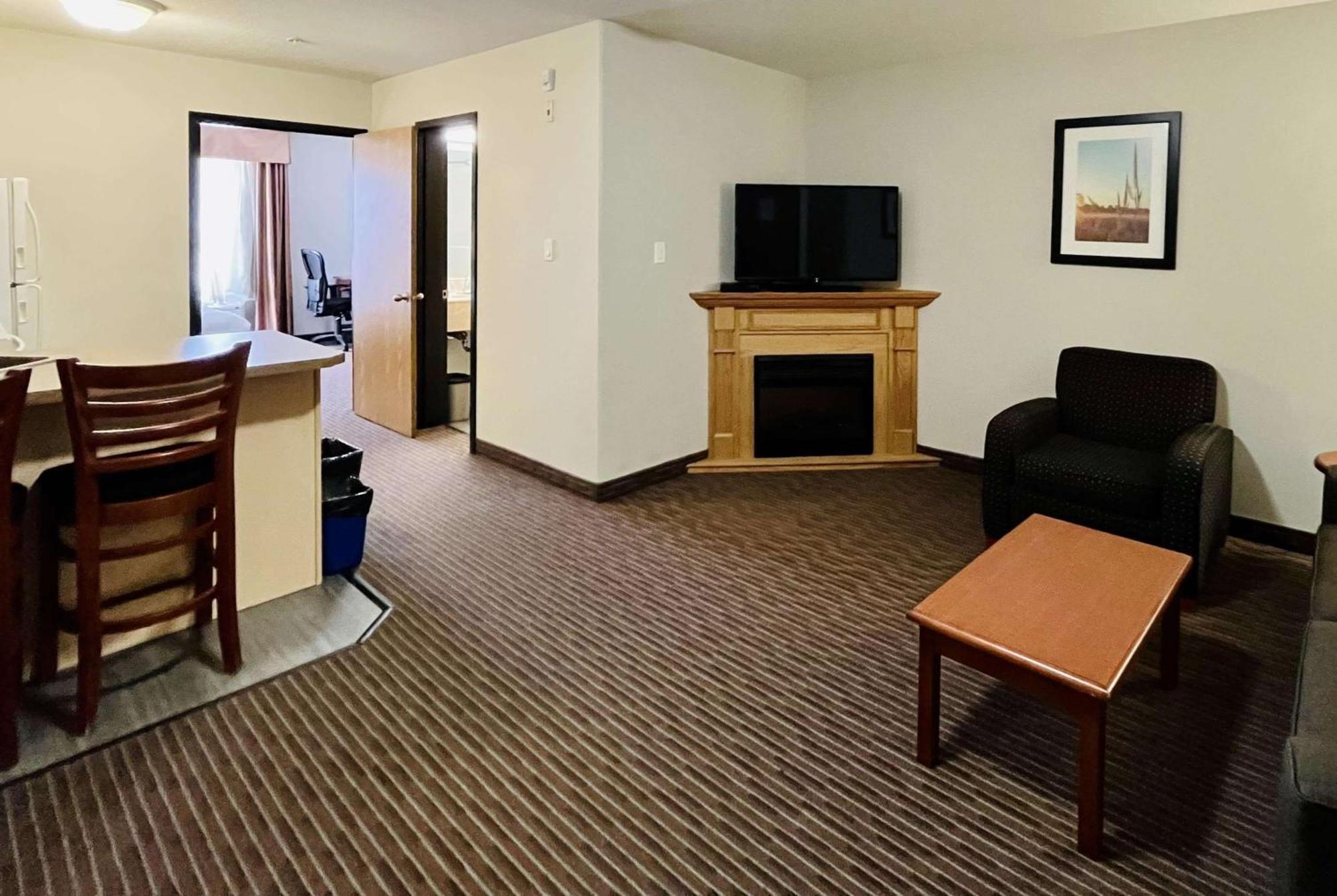 Hotel Super 8 By Wyndham Grande Prairie Exterior foto