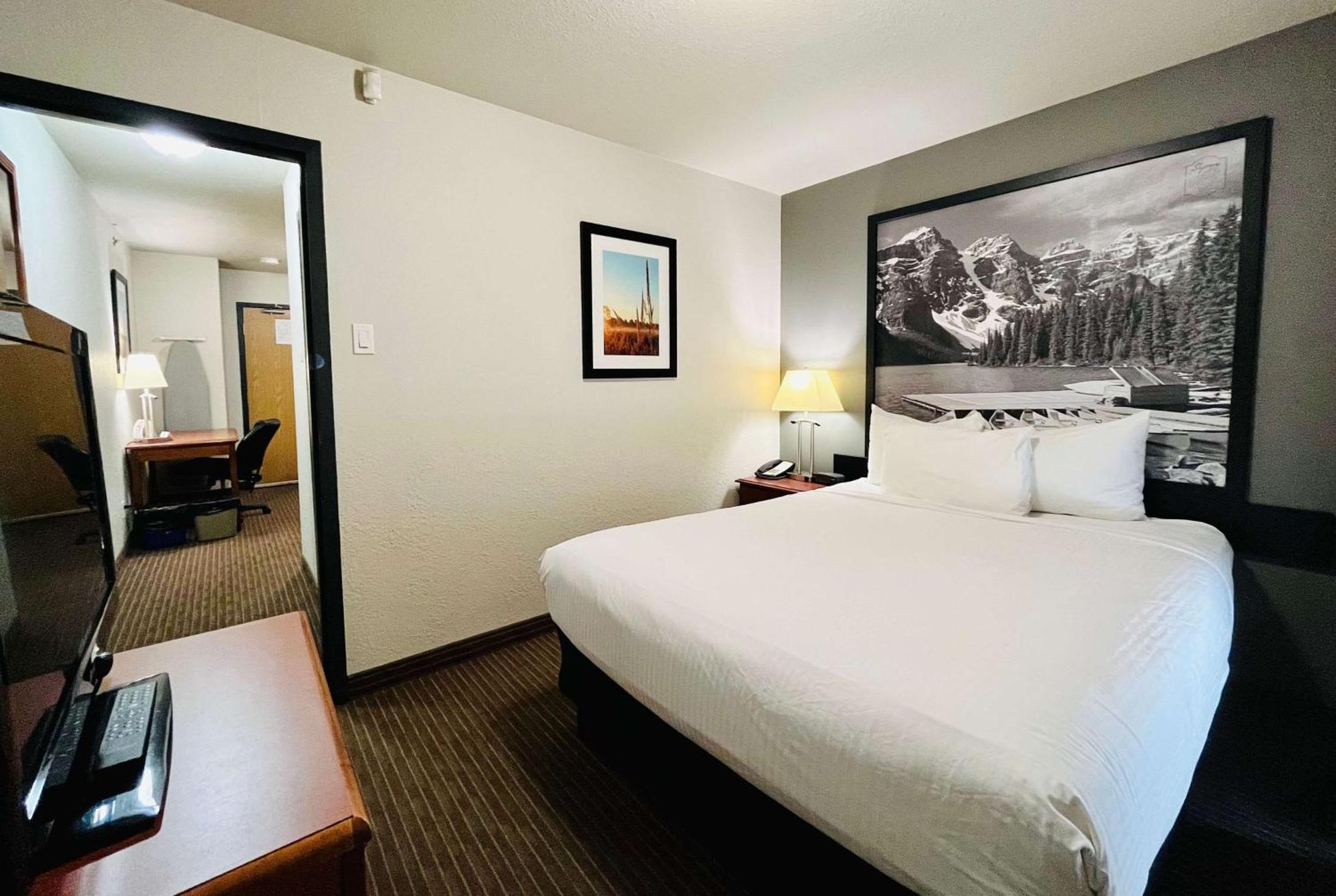 Hotel Super 8 By Wyndham Grande Prairie Exterior foto